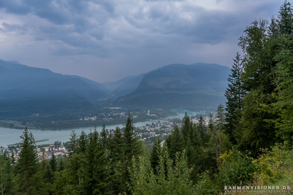 Wolkige Aussicht auf Revelstoke